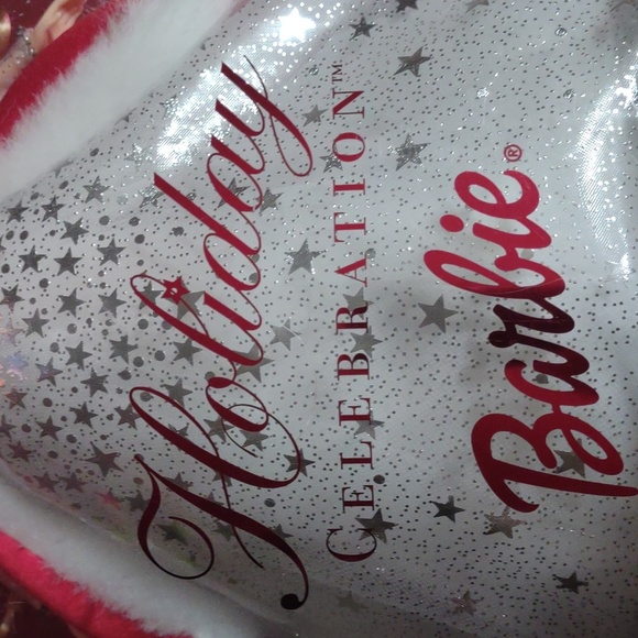 Barbie Holiday celebrations Barbie gorgeous sparkling silver dress - Picture 4 of 5